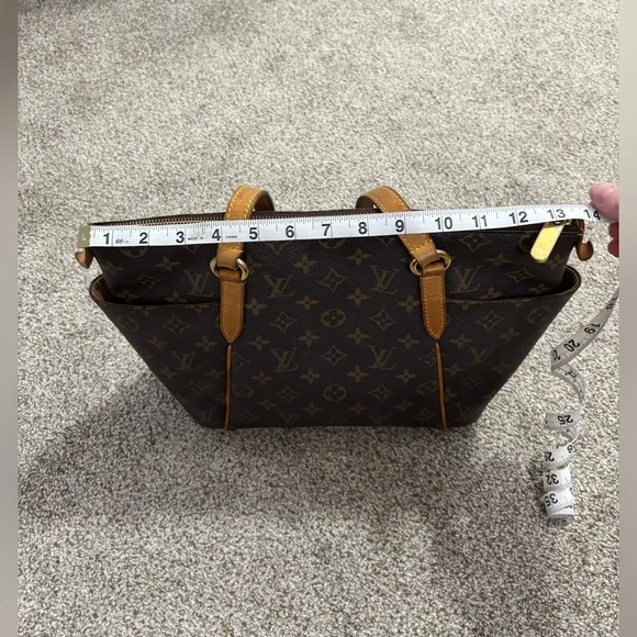 Authentic Louis Vuitton Totally PM 2009 - Picture 14 of 16
